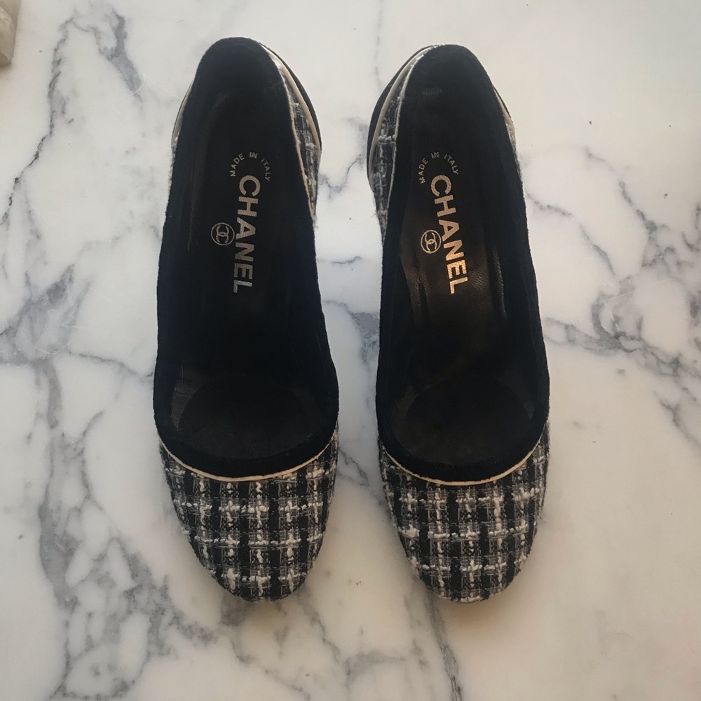 CHANEL Classic Black/Wht Tweed Heels Shoes 6.5